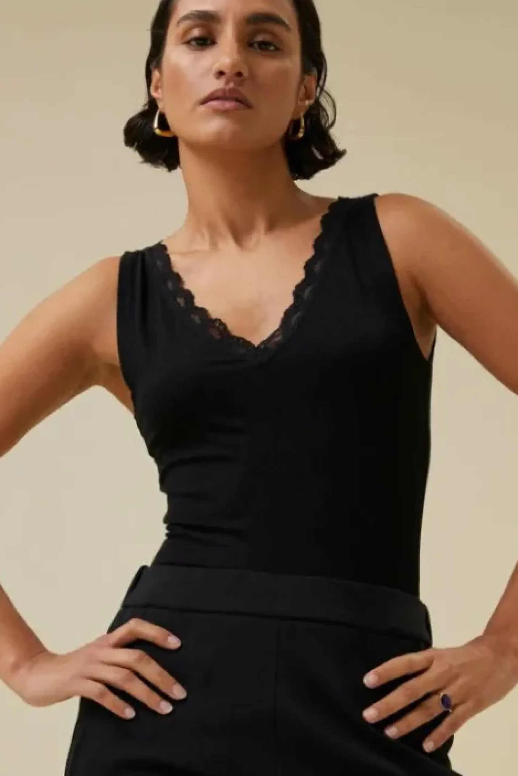 By bar Tops & T-shirts<lace singlet | black