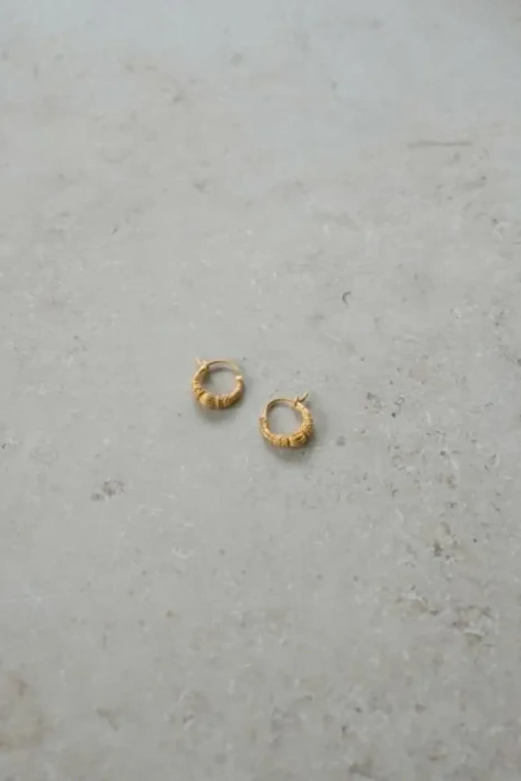 By bar Boucles D'oreilles|Bijoux<PD art hoop earring small | gold
