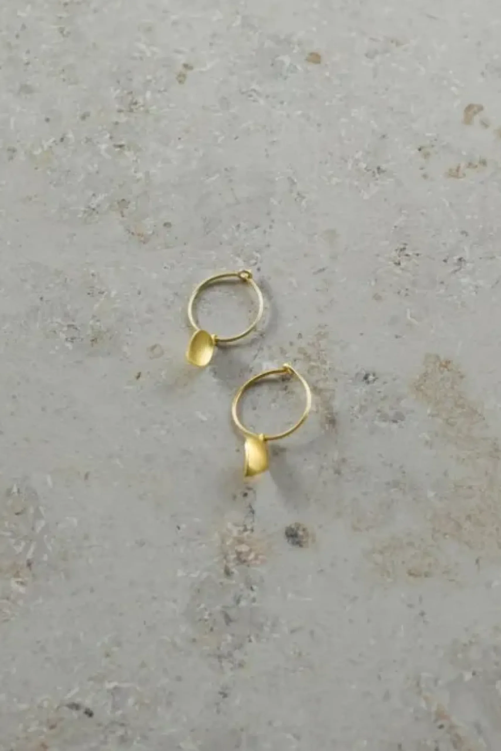 By bar Boucles D'oreilles<PD leave hoop earring | gold